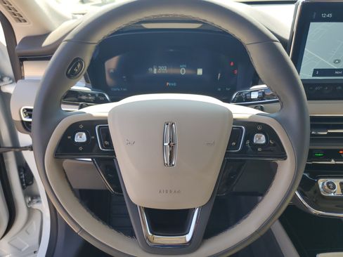 Certified 2024 Lincoln Corsair AWD image 14