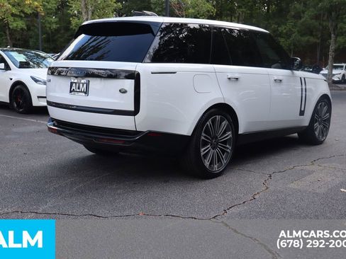 Used 2023 Land Rover Range Rover SE image 6