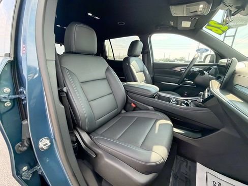 Used 2026 Chevrolet Traverse LT FWD image 12