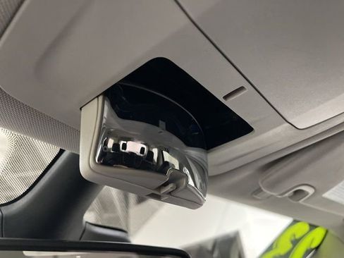 Used 2023 Chrysler Pacifica Touring-L image 54