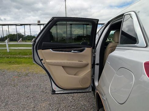 Used 2017 Cadillac XT5 FWD image 11
