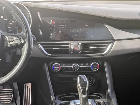 Used 2023 Alfa Romeo Giulia Veloce AWD/4WD image 27