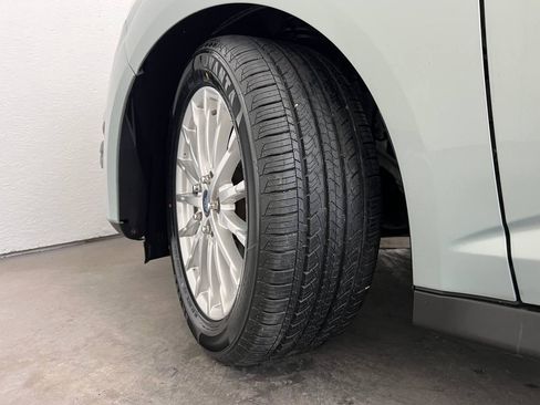 Used 2013 Ford C-MAX SEL FWD image 30