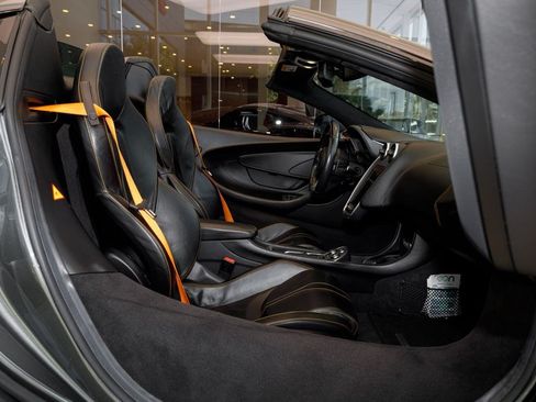 Used 2019 McLaren 570S Spider RWD image 10