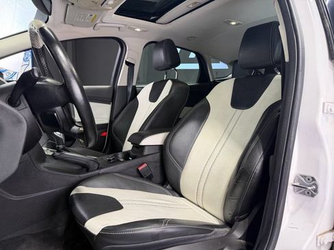 Used 2012 Ford Focus Titanium FWD image 16