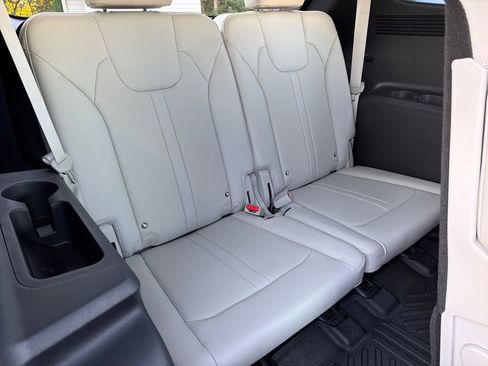 Used 2025 Kia Sorento S w/ Panoramic Sunroof Package image 37