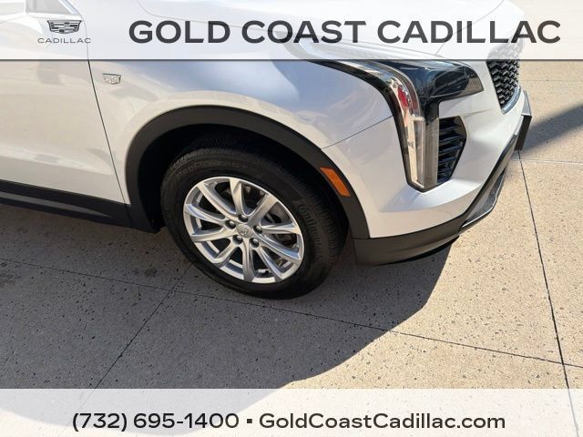 Used 2021 Cadillac XT4 Luxury w/ Cold Weather Package FWD image 6