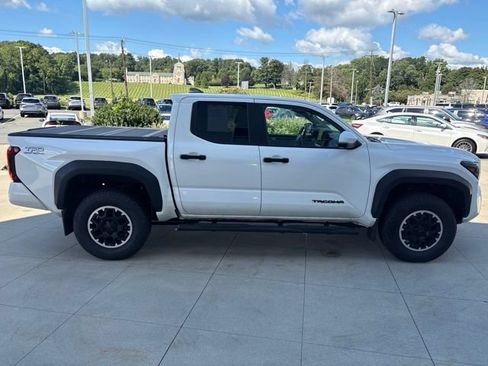 Used 2024 Toyota Tacoma TRD Off-Road w/ TRD Off Road Premium Package AWD/4WD image 8