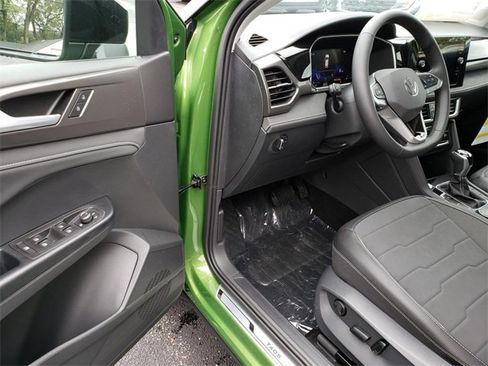 New 2025 Volkswagen Taos SE image 6