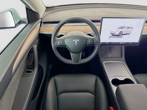 Used 2024 Tesla Model Y Long Range image 10