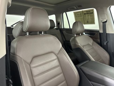 Used 2024 Volkswagen Atlas SEL AWD/4WD image 33