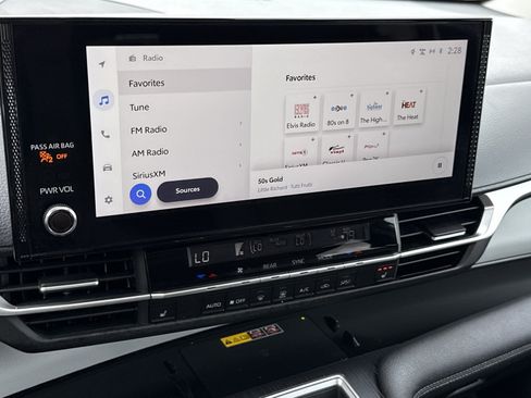 Used 2025 Toyota Sienna XLE FWD image 29