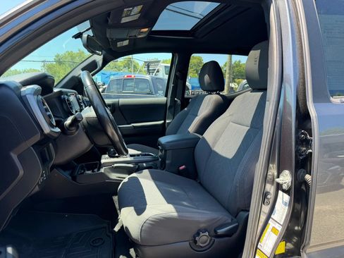 Used 2016 Toyota Tacoma TRD Sport w/ Premium & Technology Package AWD/4WD image 14