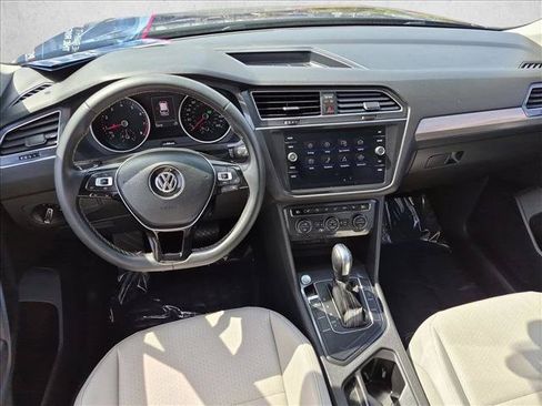 Used 2021 Volkswagen Tiguan SE FWD image 18