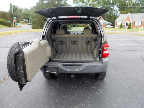 Used 2005 Jeep Liberty Sport image 19