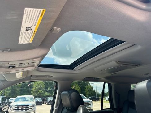 Used 2015 Cadillac Escalade Luxury AWD/4WD image 23