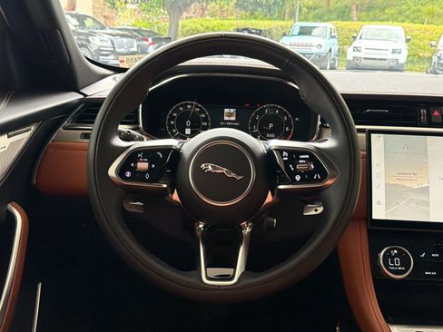 Used 2026 Jaguar F-PACE R-Dynamic S AWD/4WD image 17
