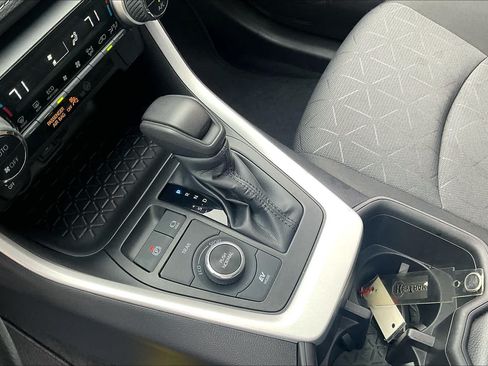 Used 2022 Toyota RAV4 XLE w/ Convenience Package AWD/4WD image 17