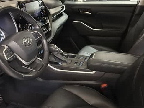 Used 2022 Toyota Highlander XLE image 27