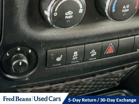 Used 2018 Jeep Wrangler Unlimited Sahara w/ Connectivity Group image 19