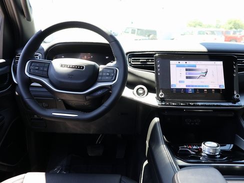 New 2025 Jeep Wagoneer L Series II w/ Premium Group I image 20