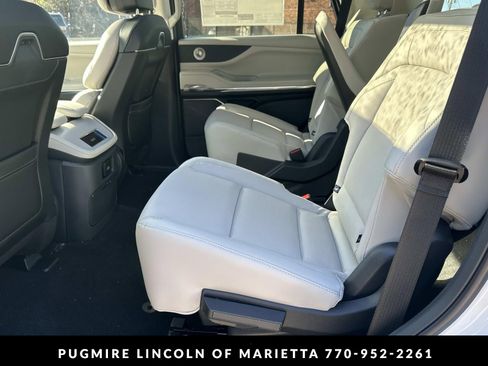 New 2026 Lincoln Navigator Reserve w/ Jet Appearance Package AWD/4WD image 24