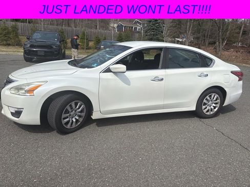 Used 2014 Nissan Altima 2.5 S image 2