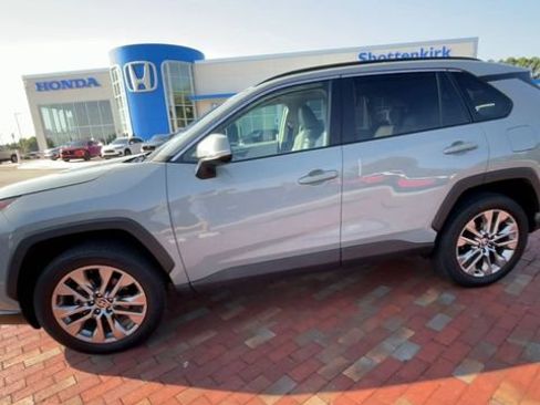 Used 2022 Toyota RAV4 XLE Premium FWD image 6