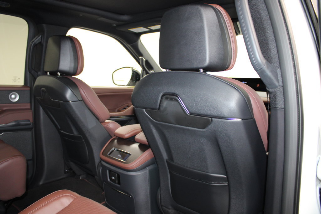New 2027 Lincoln Navigator Reserve AWD/4WD image 32