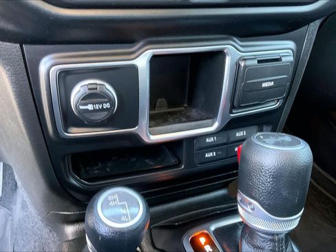 Used 2023 Jeep Wrangler Sport AWD/4WD image 34