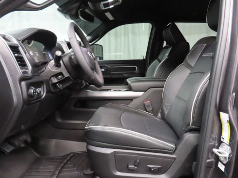 Used 2026 RAM 2500 Laramie AWD/4WD image 15