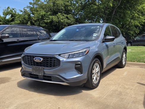 Used 2023 Ford Escape Active w/ Tech Pack #1 FWD image 3