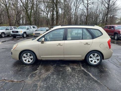 Used 2007 Kia Rondo LX w/ Convenience Pkg image 6