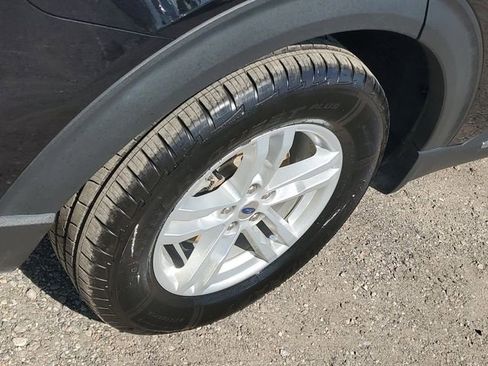 Used 2021 Ford Explorer XLT w/ Equipment Group 202A AWD/4WD image 5