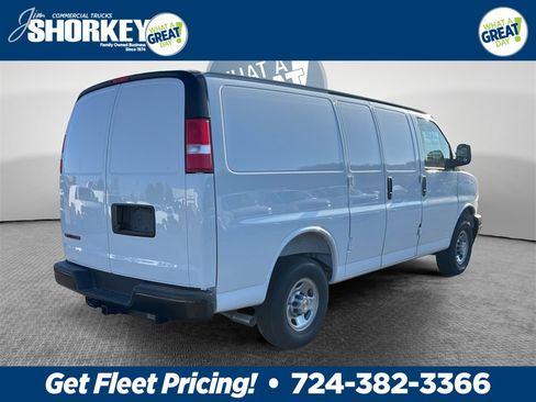 New 2025 Chevrolet Express 3500 Work Van image 3