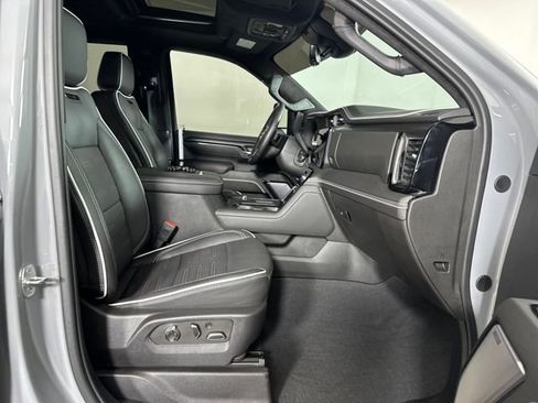 Used 2024 GMC Sierra 2500 AT4X image 28