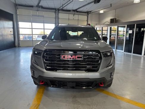 Used 2025 GMC Acadia AT4 w/ Luxury Package AWD/4WD image 10