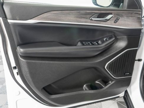 Used 2024 Jeep Grand Cherokee Limited 4xe image 25