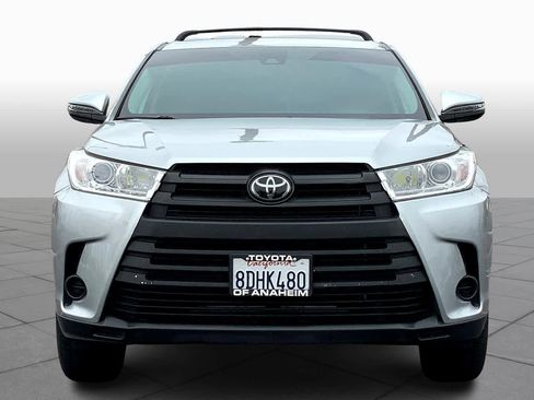 Used 2018 Toyota Highlander LE image 3