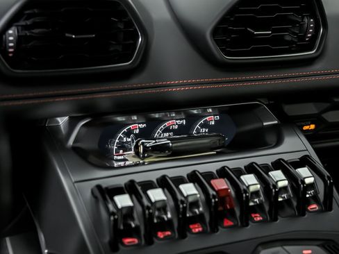 Used 2015 Lamborghini Huracan LP 610-4 image 32