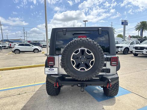 Used 2015 Jeep Wrangler Unlimited Rubicon w/ Connectivity Group AWD/4WD image 8