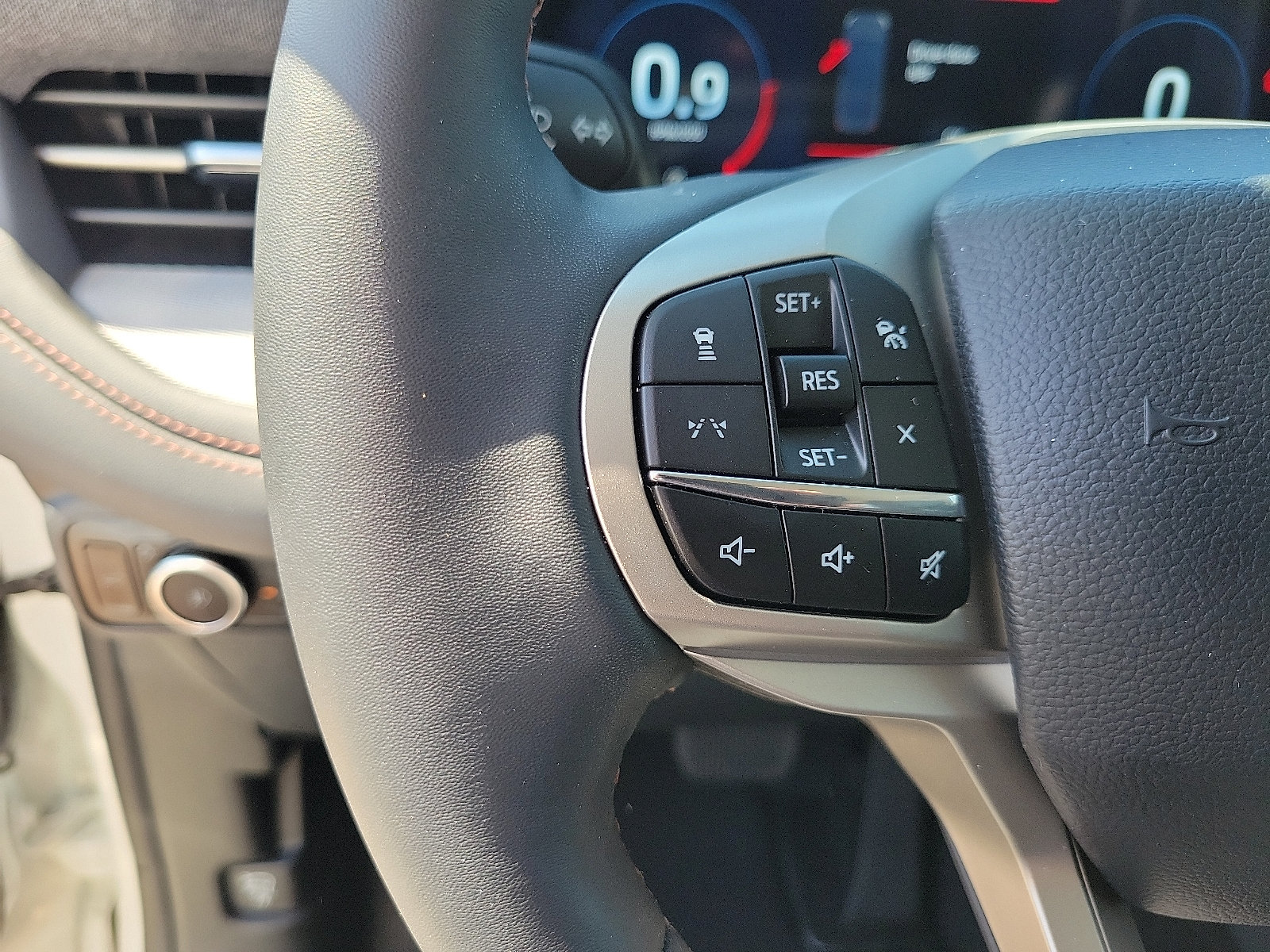 Used 2026 Ford Explorer Active w/ Active Comfort Package RWD image 7