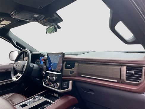 Used 2024 Ford Expedition Limited image 32