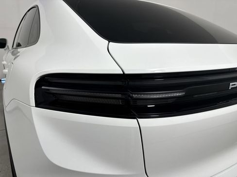 Used 2025 Porsche Macan Electric image 18