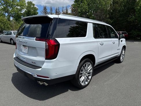 New 2026 GMC Yukon XL Denali w/ Denali Reserve Package AWD/4WD image 7