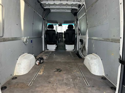 Used 2016 Freightliner Sprinter 2500 image 16