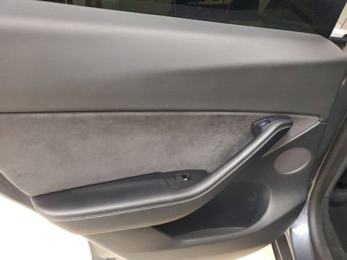 Used 2022 Tesla Model Y Long Range image 16