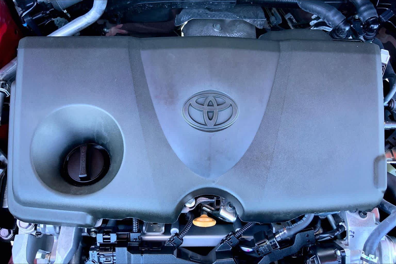 Used 2024 Toyota RAV4 XLE FWD image 32
