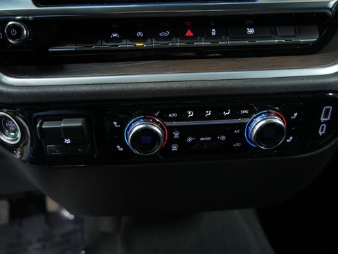 Used 2025 GMC Sierra 1500 SLT image 38