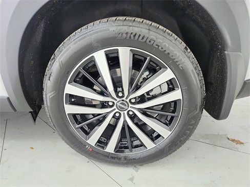 Used 2025 Nissan Pathfinder Platinum w/ Black Appearance Package image 56